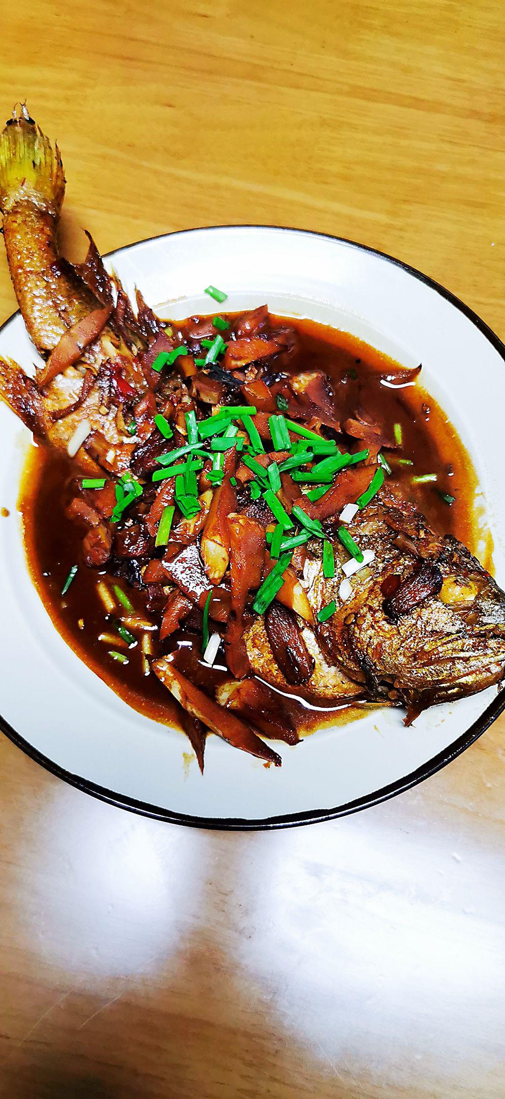 春筍燉黃魚的做法-家常味煮菜譜