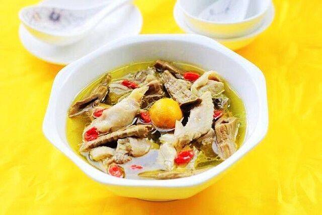 石筍干燉雞的做法-家常味燉菜譜