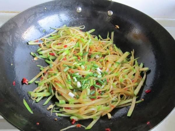 辣椒醬炒蘿卜的做法-家常味炒菜譜