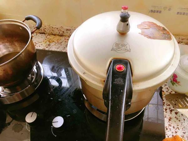 春筍奔跑雞的做法-咸鮮味燉菜譜