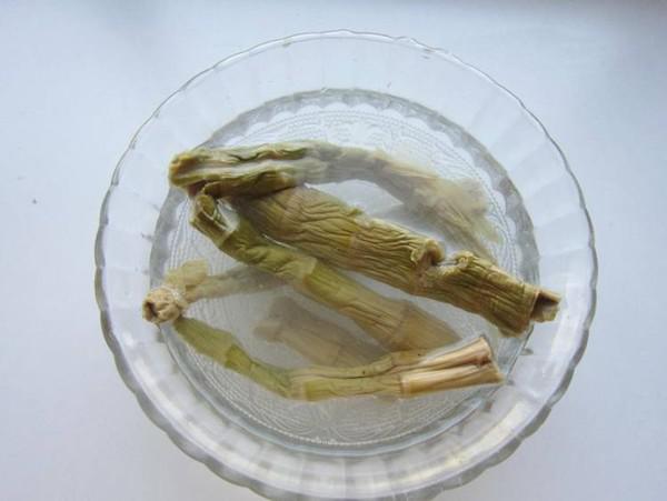 石筍干燉雞的做法-家常味燉菜譜