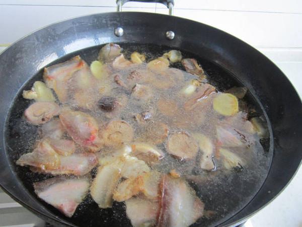 香菇燉臘肉的做法-家常味燉菜譜-易網(wǎng)健康養(yǎng)生網(wǎng) 香菇燉臘肉的做法-家常味燉菜譜