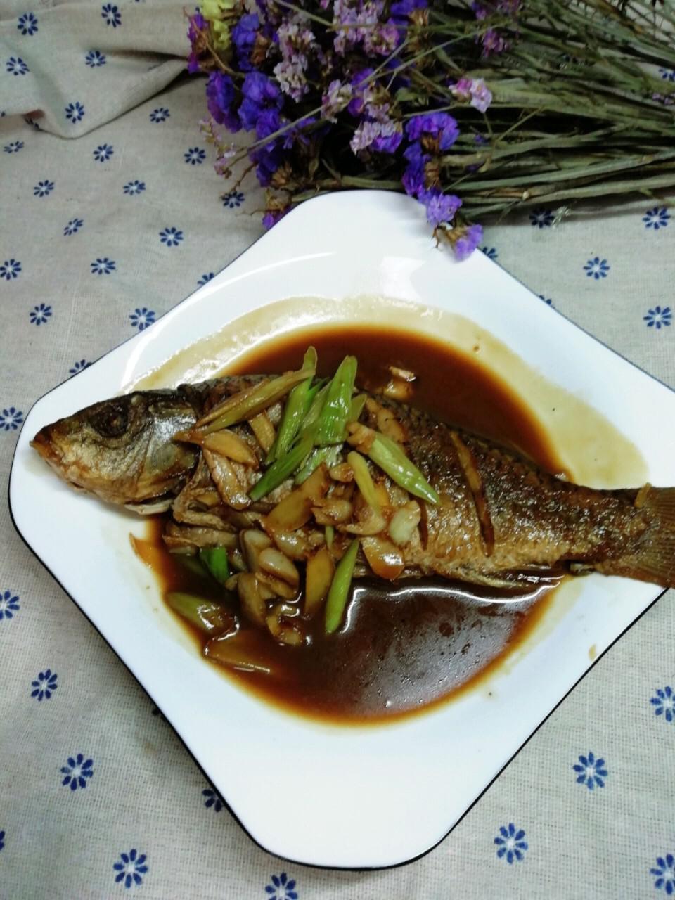 燜燒鯉魚的做法-咸鮮味燉菜譜