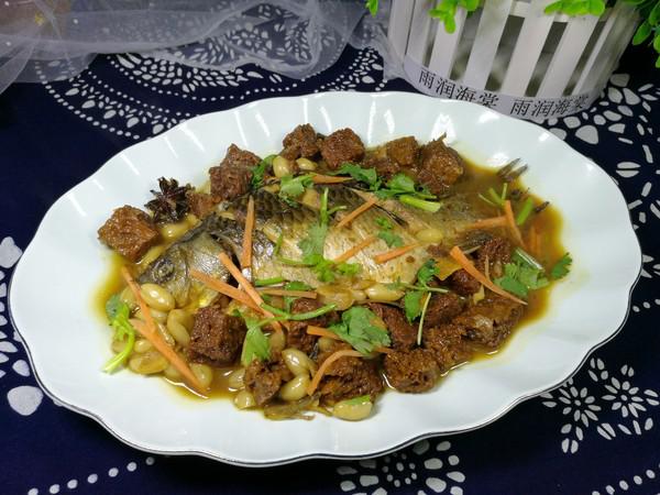 鯽魚花生仁燉烤麩的做法-家常味燉菜譜