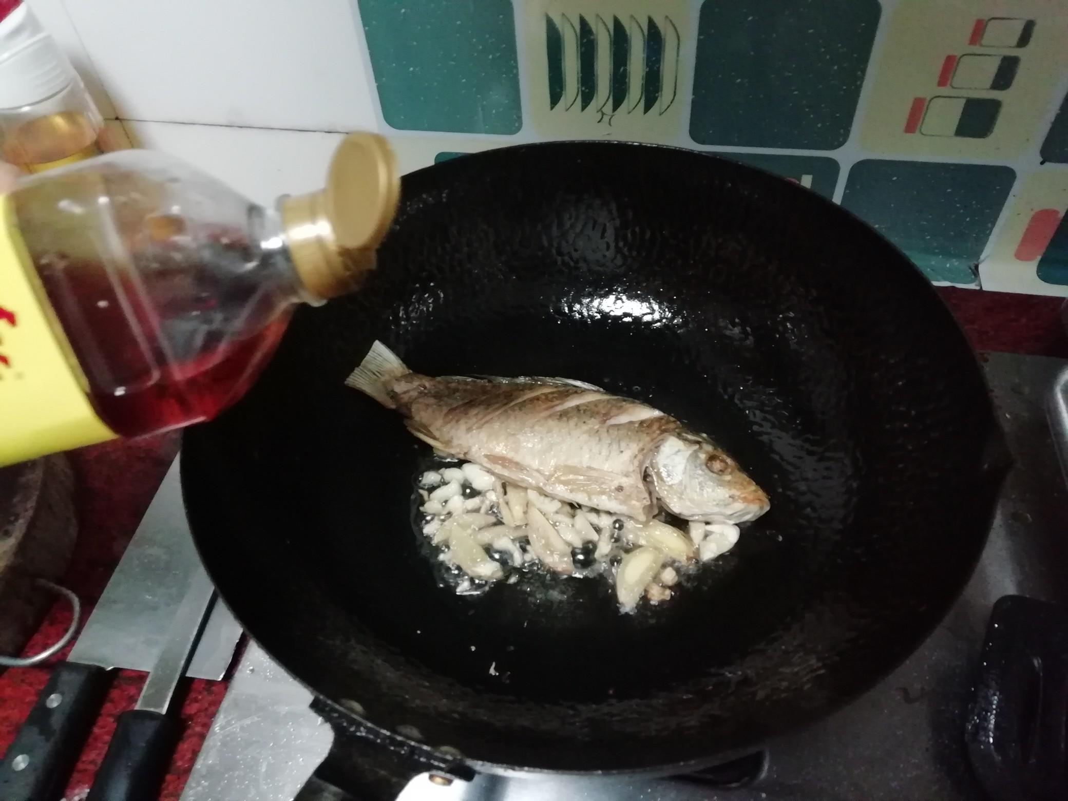 燜燒鯉魚的做法-咸鮮味燉菜譜