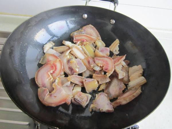 香菇燉臘肉的做法-家常味燉菜譜-易網(wǎng)健康養(yǎng)生網(wǎng) 香菇燉臘肉的做法-家常味燉菜譜