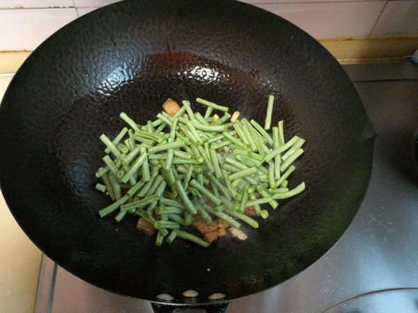 回鍋肉炒長豆角的做法-家常味炒菜譜