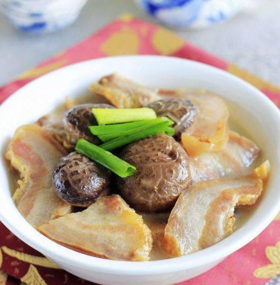 香菇燉臘肉的做法-家常味燉菜譜-易網(wǎng)健康養(yǎng)生網(wǎng) 香菇燉臘肉的做法-家常味燉菜譜