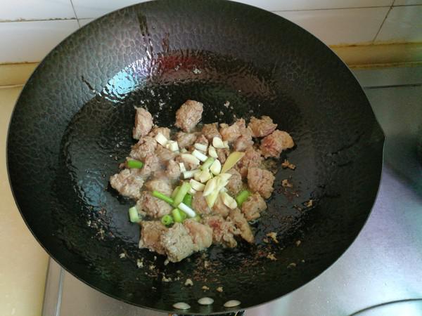 牛肉筍干大雜燴的做法-家常味燴菜譜-易網健康養生網 牛肉筍干大雜燴的做法-家常味燴菜譜