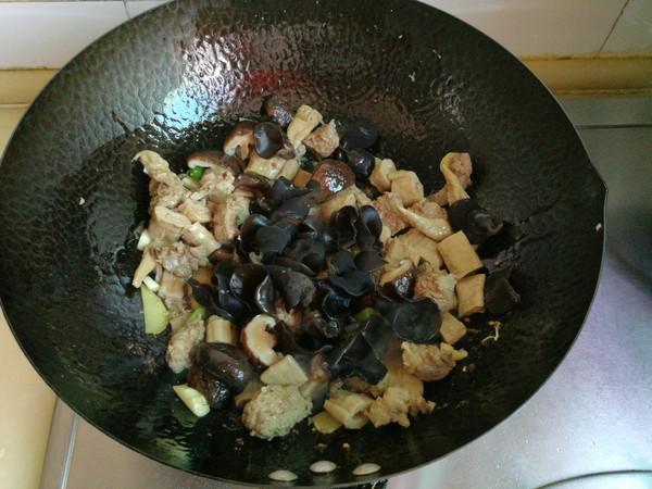 牛肉筍干大雜燴的做法-家常味燴菜譜-易網健康養生網 牛肉筍干大雜燴的做法-家常味燴菜譜