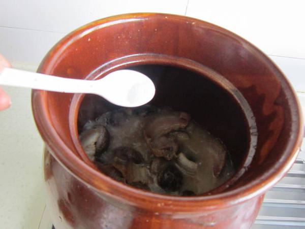 香菇燉臘肉的做法-家常味燉菜譜-易網(wǎng)健康養(yǎng)生網(wǎng) 香菇燉臘肉的做法-家常味燉菜譜