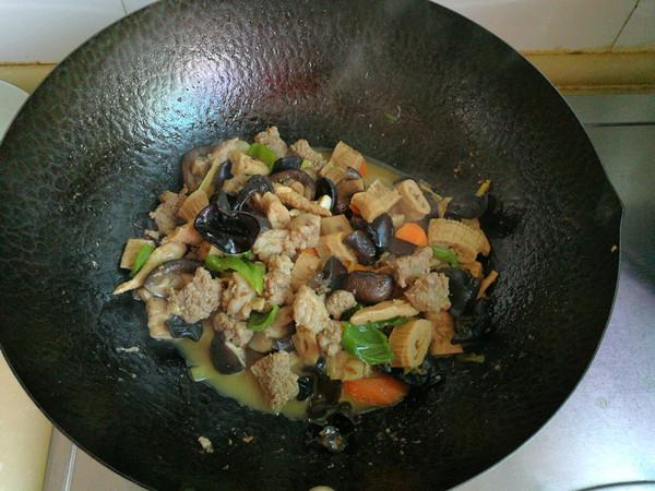 牛肉筍干大雜燴的做法-家常味燴菜譜-易網健康養生網 牛肉筍干大雜燴的做法-家常味燴菜譜