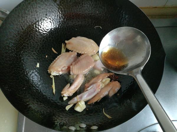 雞翅燉土豆的做法-家常味燉菜譜