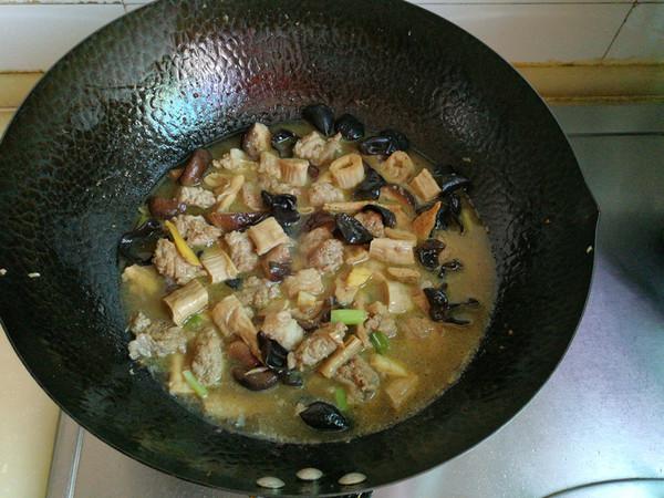 牛肉筍干大雜燴的做法-家常味燴菜譜-易網健康養生網 牛肉筍干大雜燴的做法-家常味燴菜譜