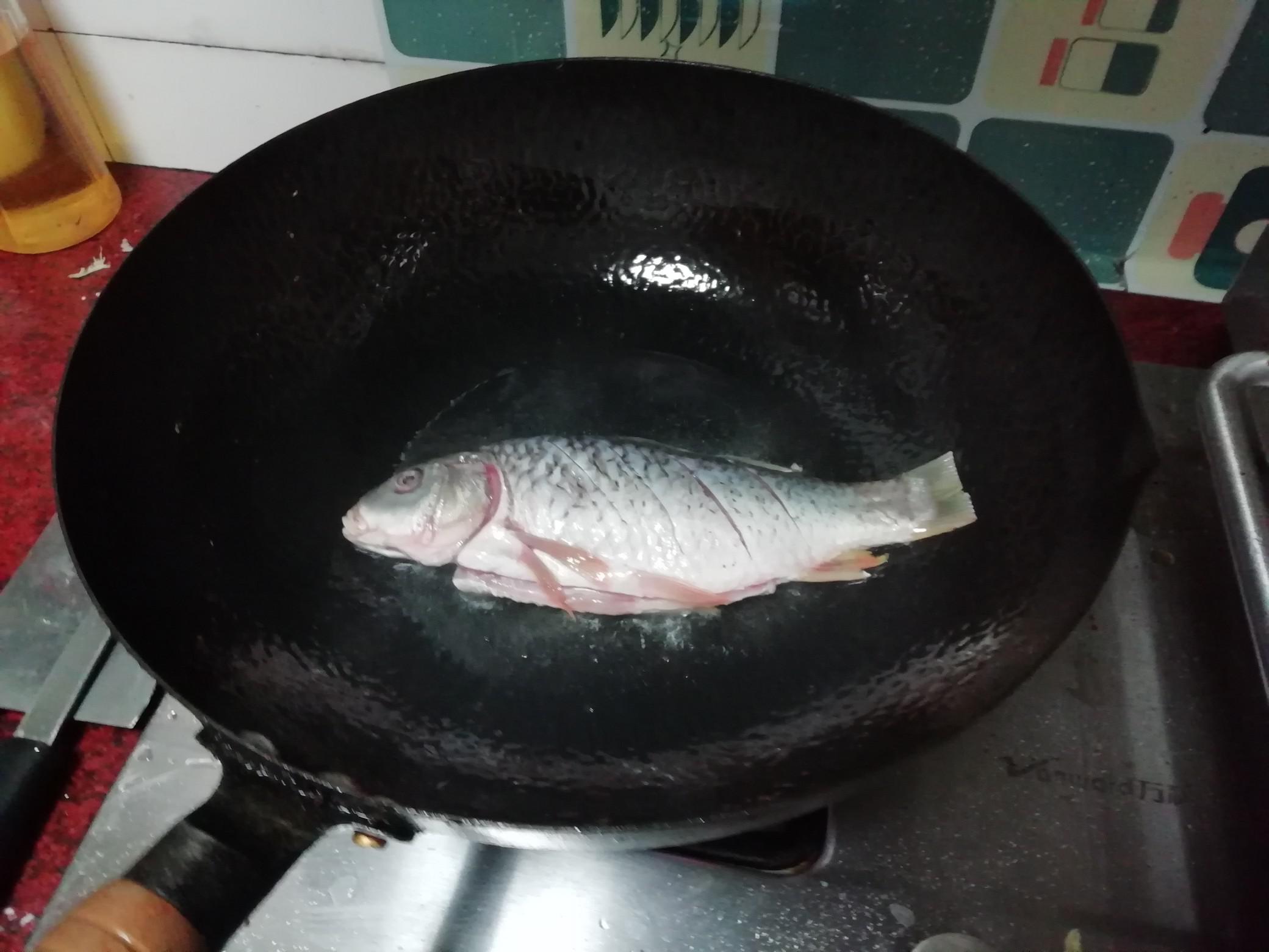 燜燒鯉魚的做法-咸鮮味燉菜譜