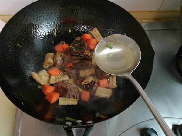 醬鴨燉筍干的做法-家常味燉菜譜