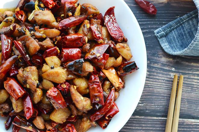 辣子雞丁的做法-麻辣味炒菜譜