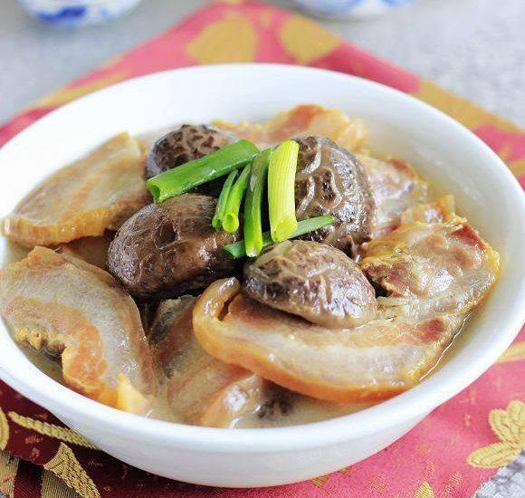 香菇燉臘肉的做法-家常味燉菜譜-易網(wǎng)健康養(yǎng)生網(wǎng) 香菇燉臘肉的做法-家常味燉菜譜