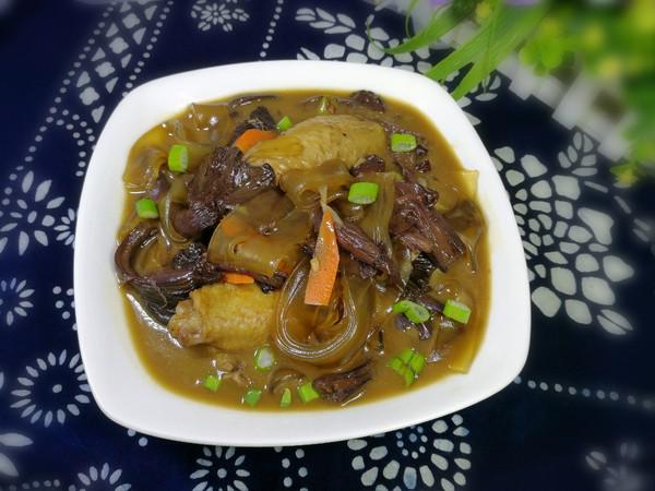 紅蘑雞翅燉寬粉的做法-家常味燉菜譜-易網健康養生網 紅蘑雞翅燉寬粉的做法-家常味燉菜譜