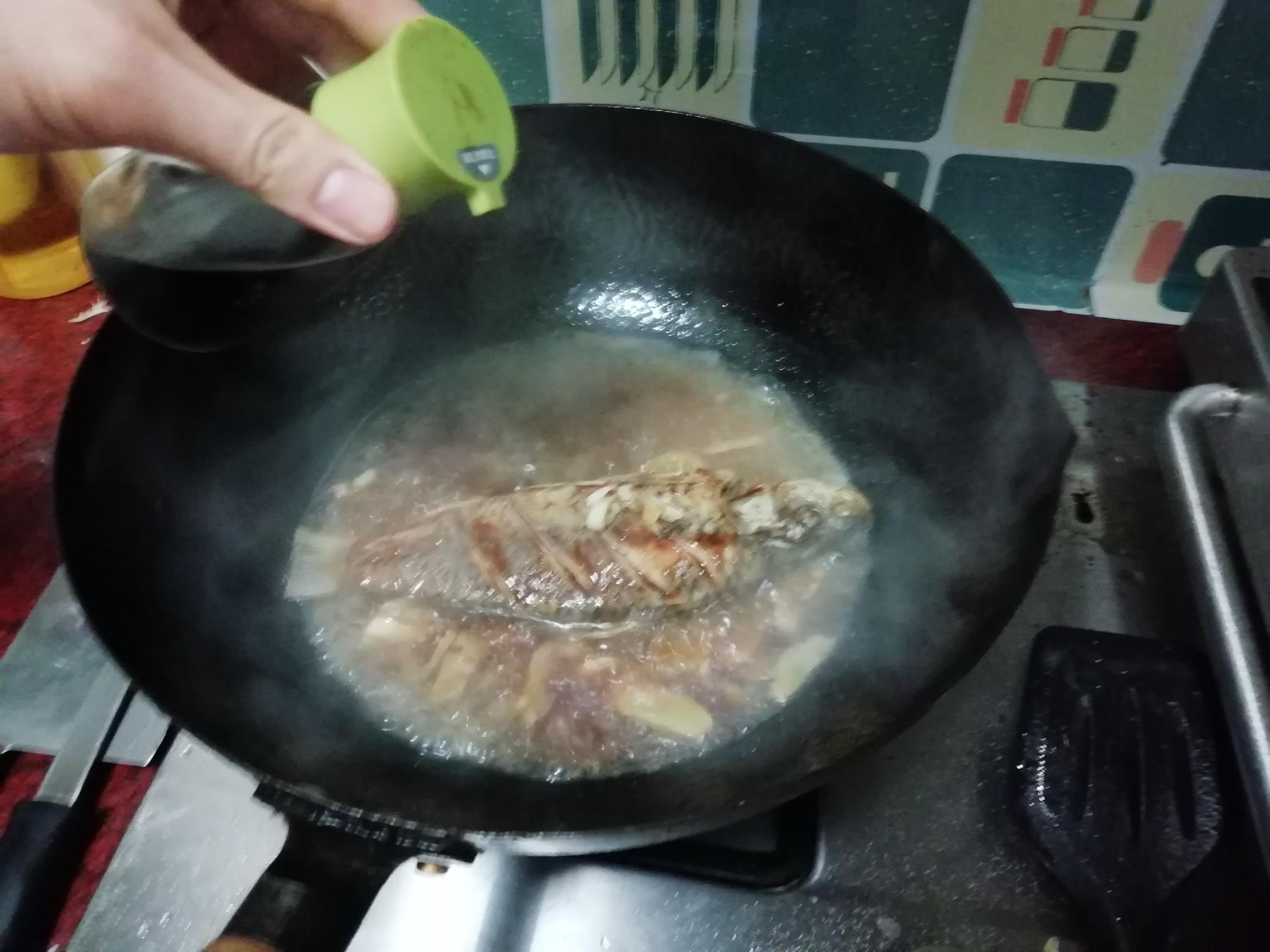 燜燒鯉魚的做法-咸鮮味燉菜譜