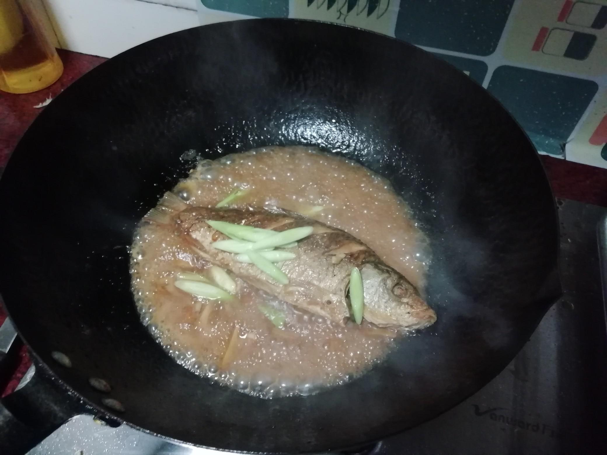 燜燒鯉魚的做法-咸鮮味燉菜譜