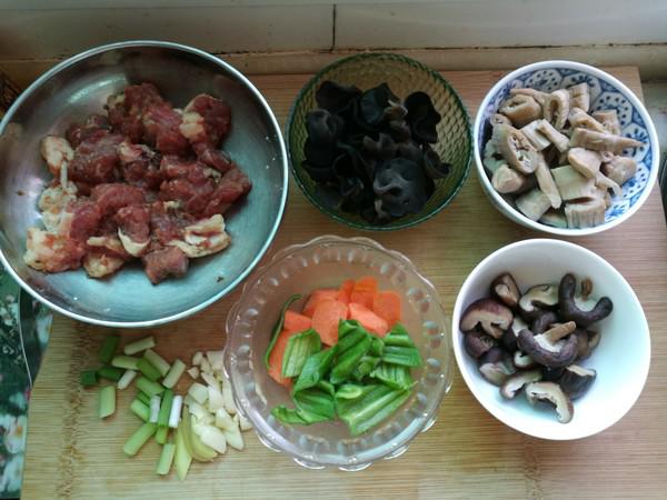 牛肉筍干大雜燴的做法-家常味燴菜譜-易網健康養生網 牛肉筍干大雜燴的做法-家常味燴菜譜