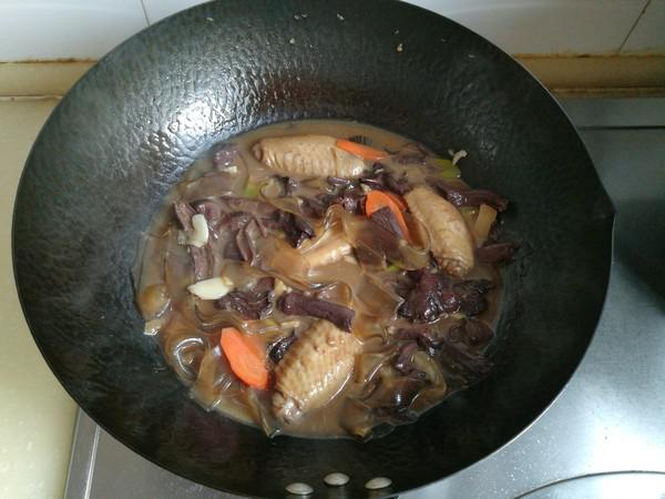 紅蘑雞翅燉寬粉的做法-家常味燉菜譜-易網健康養生網 紅蘑雞翅燉寬粉的做法-家常味燉菜譜