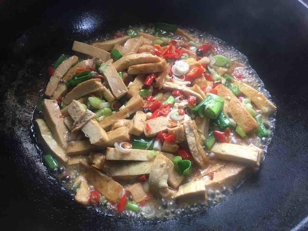 小炒香干的做法-家常味炒菜譜