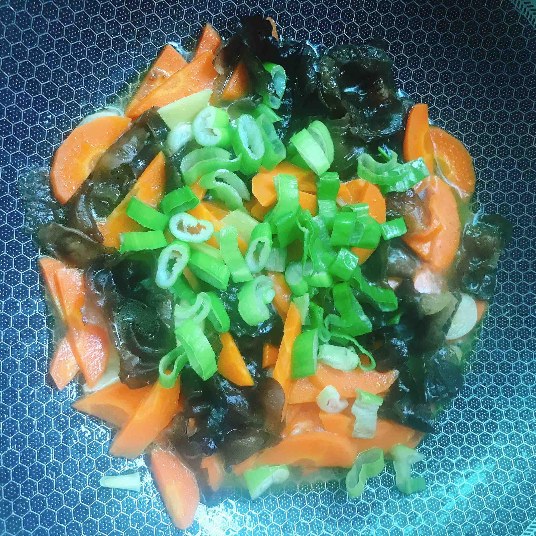 胡蘿卜炒木耳的做法-咸鮮味炒菜譜