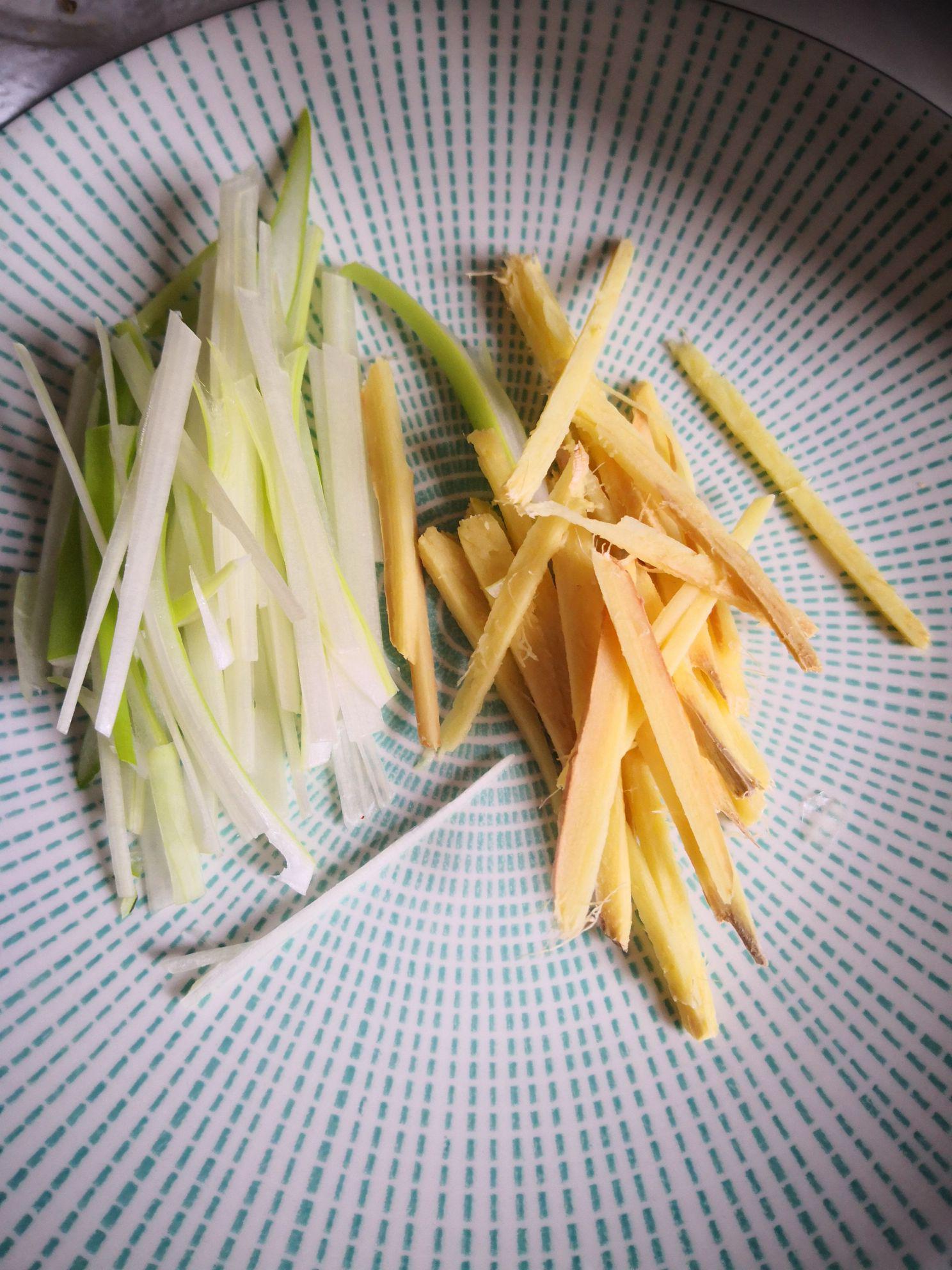 澆汁黃花魚的做法-家常味蒸菜譜