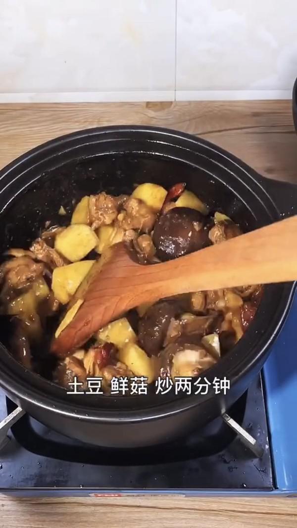 黃燜雞的做法-咸鮮味燜菜譜