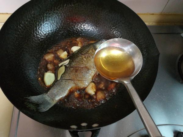 回鍋肉燉鯽魚的做法-家常味燉菜譜-易網健康養生網 回鍋肉燉鯽魚的做法-家常味燉菜譜