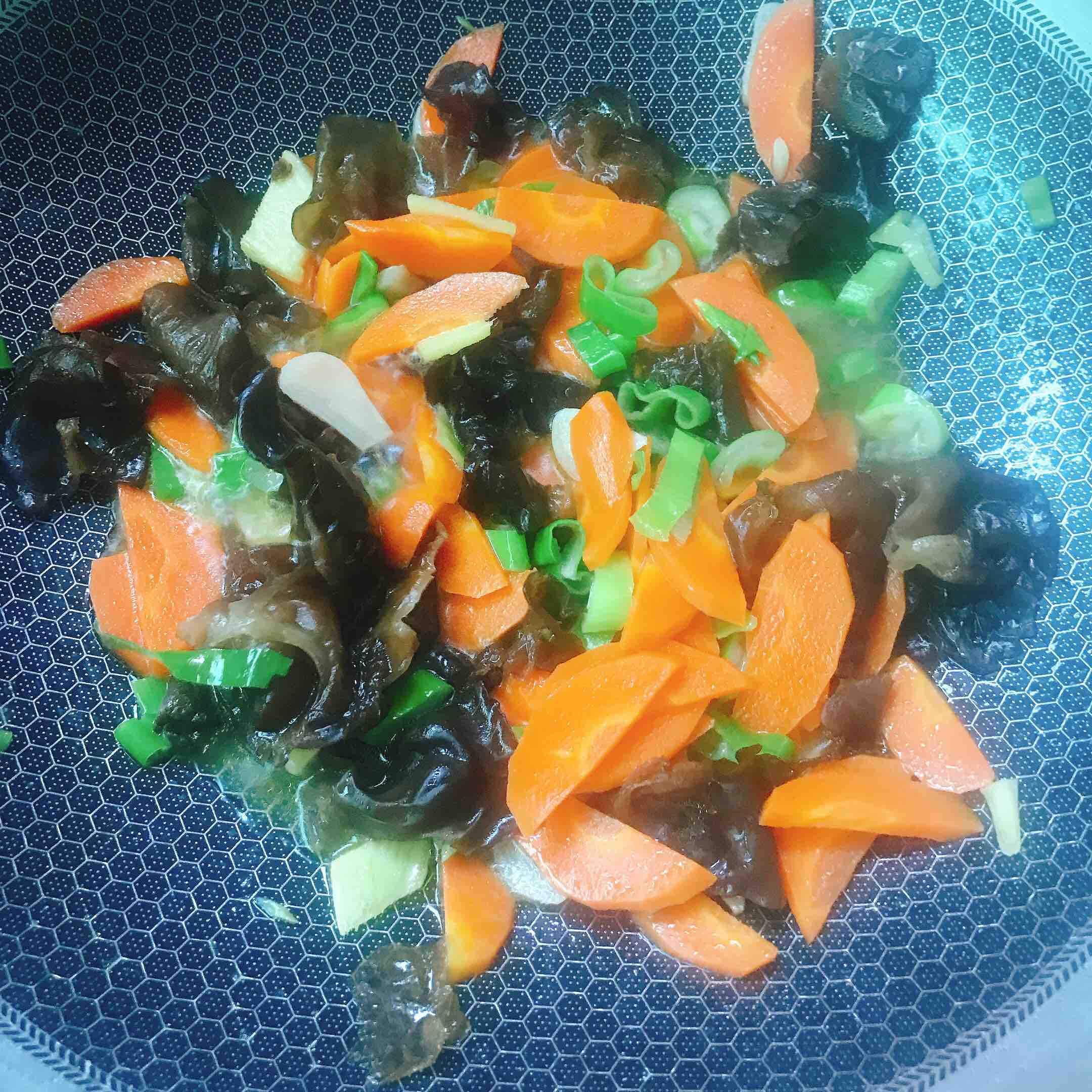 胡蘿卜炒木耳的做法-咸鮮味炒菜譜