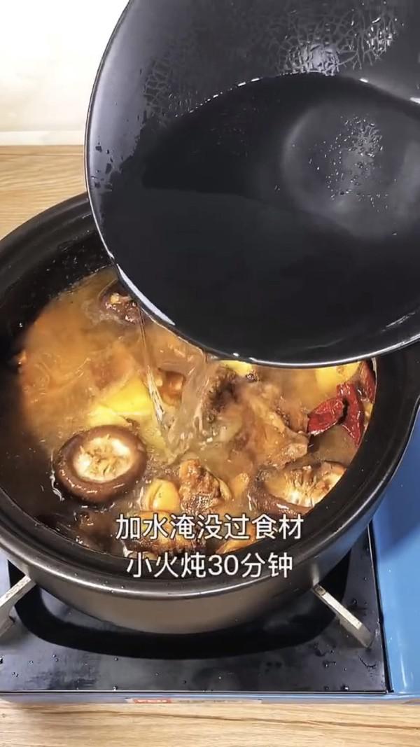 黃燜雞的做法-咸鮮味燜菜譜