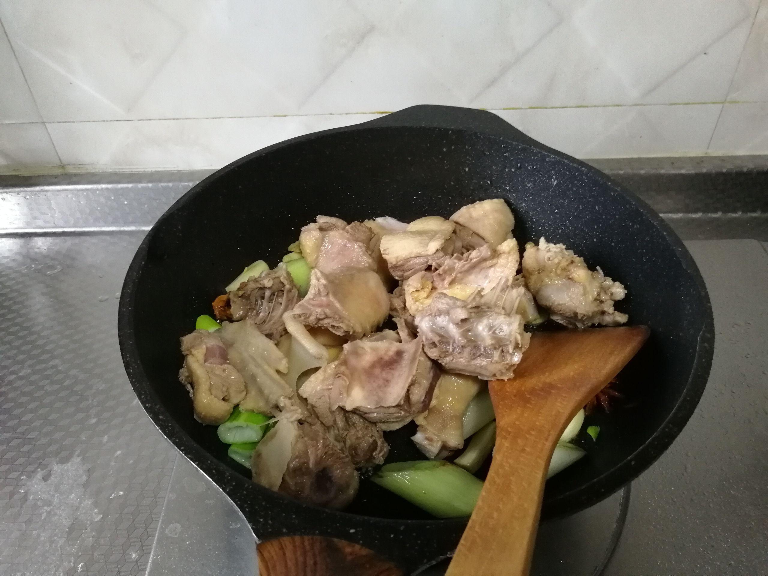 紅燒鵝肉的做法-咸鮮味煮菜譜