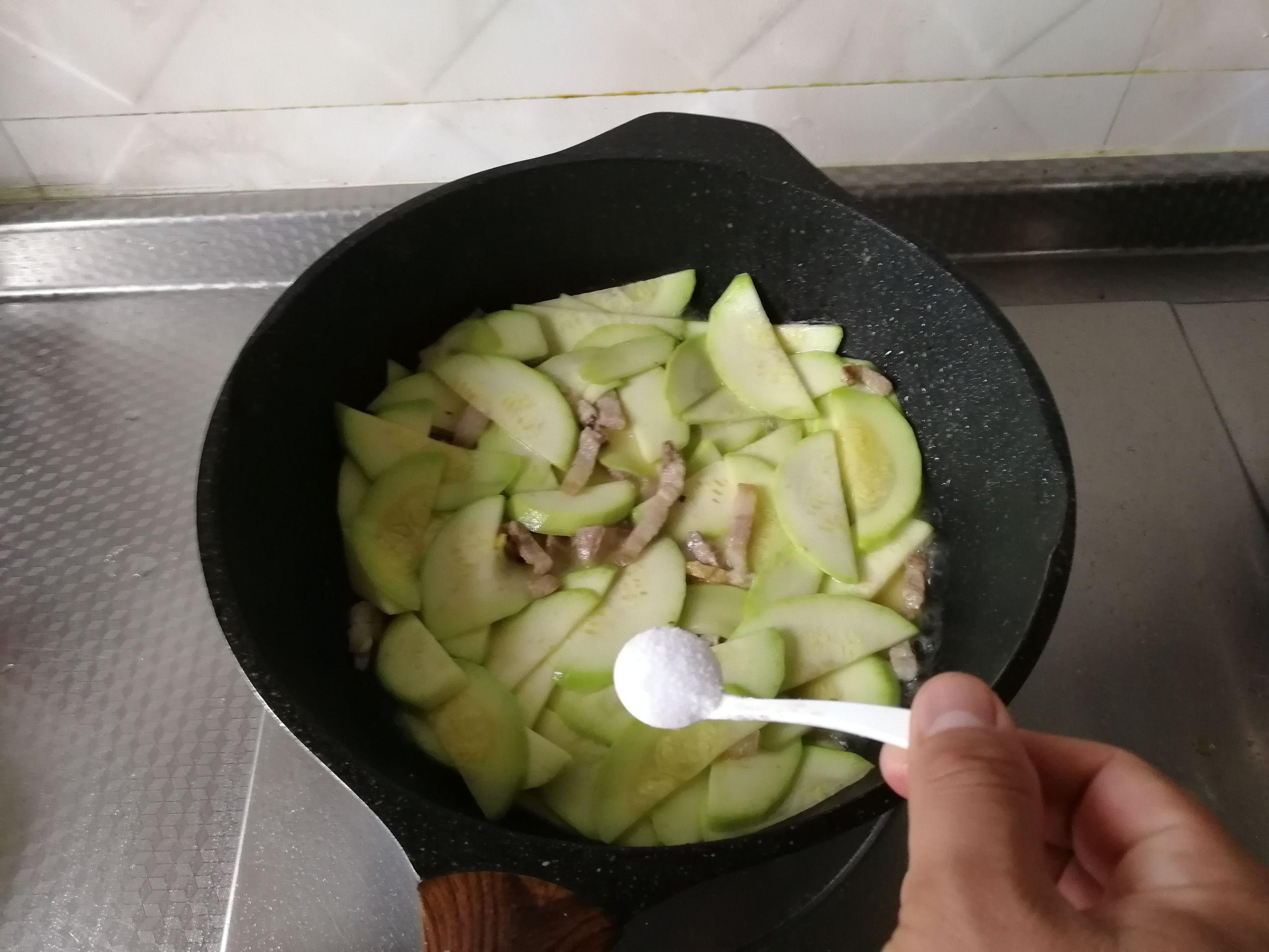 西葫蘆清炒肉絲的做法-咸鮮味炒菜譜