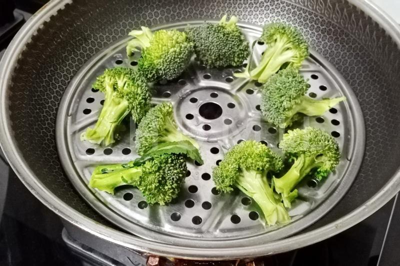 蒜香蒸西蘭花的做法-蒜香味蒸菜譜