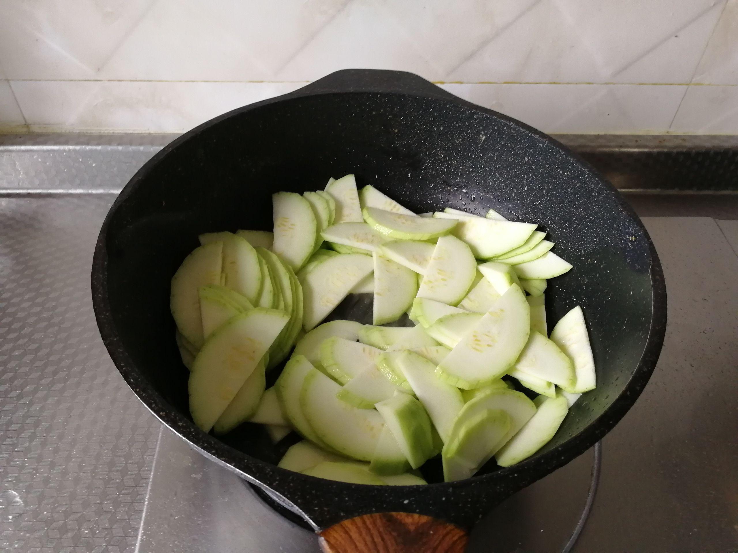 西葫蘆清炒肉絲的做法-咸鮮味炒菜譜