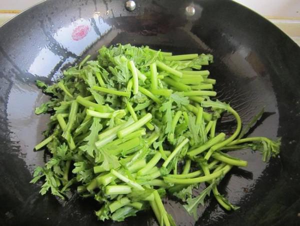 茼蒿炒雞蛋的做法-家常味炒菜譜-易網(wǎng)健康養(yǎng)生網(wǎng) 茼蒿炒雞蛋的做法-家常味炒菜譜