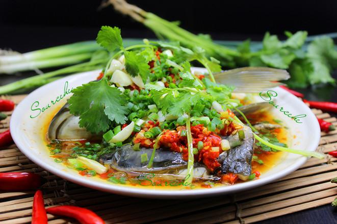 剁椒蒸魚頭的做法-香辣味蒸菜譜