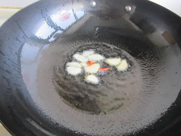 茼蒿炒雞蛋的做法-家常味炒菜譜-易網(wǎng)健康養(yǎng)生網(wǎng) 茼蒿炒雞蛋的做法-家常味炒菜譜