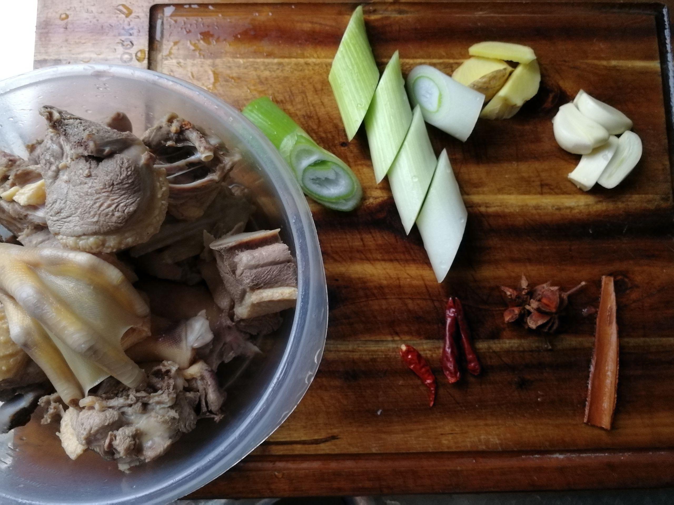 紅燒鵝肉的做法-咸鮮味煮菜譜