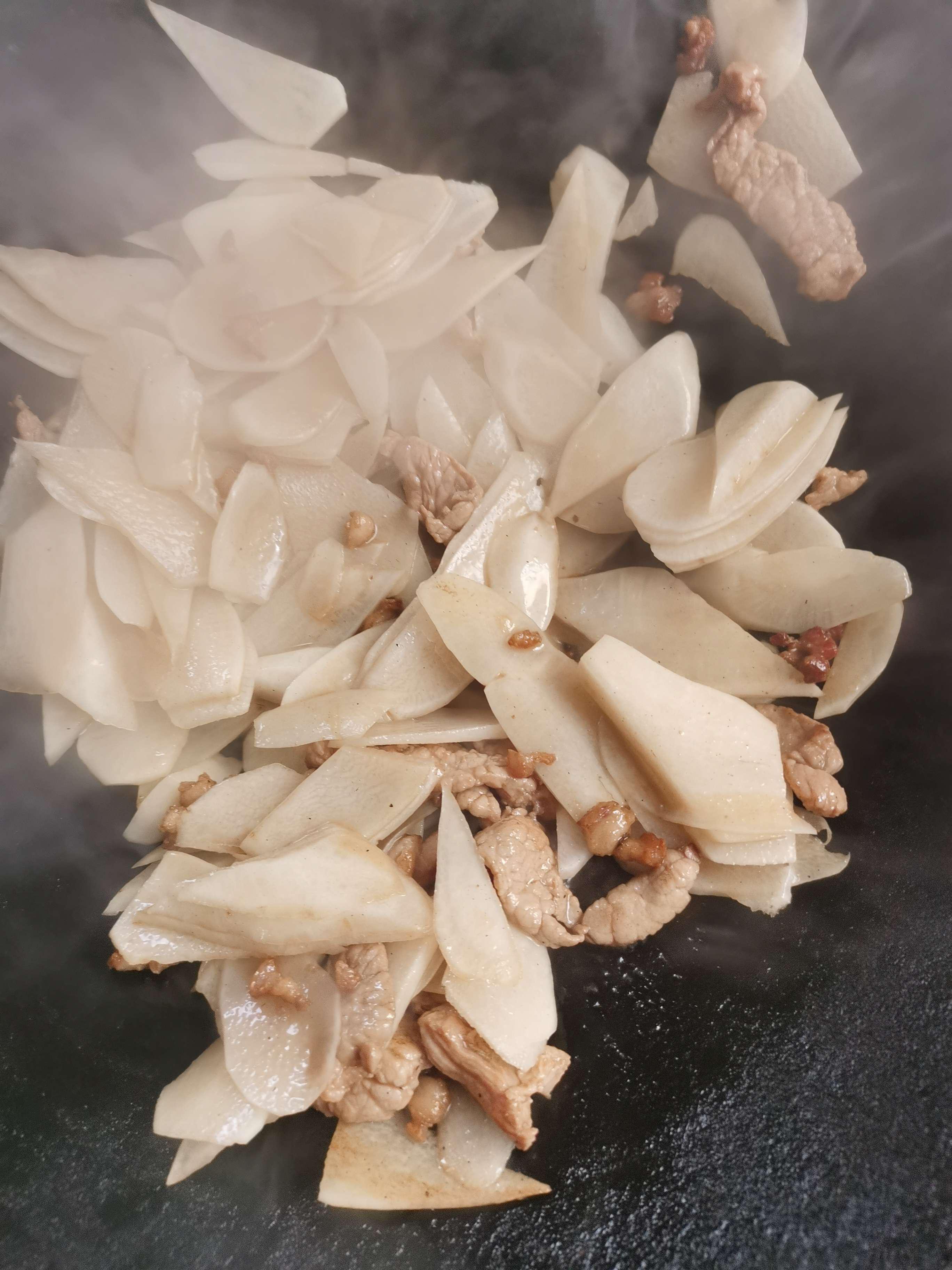 豬肉炒蘿卜的做法-家常味炒菜譜