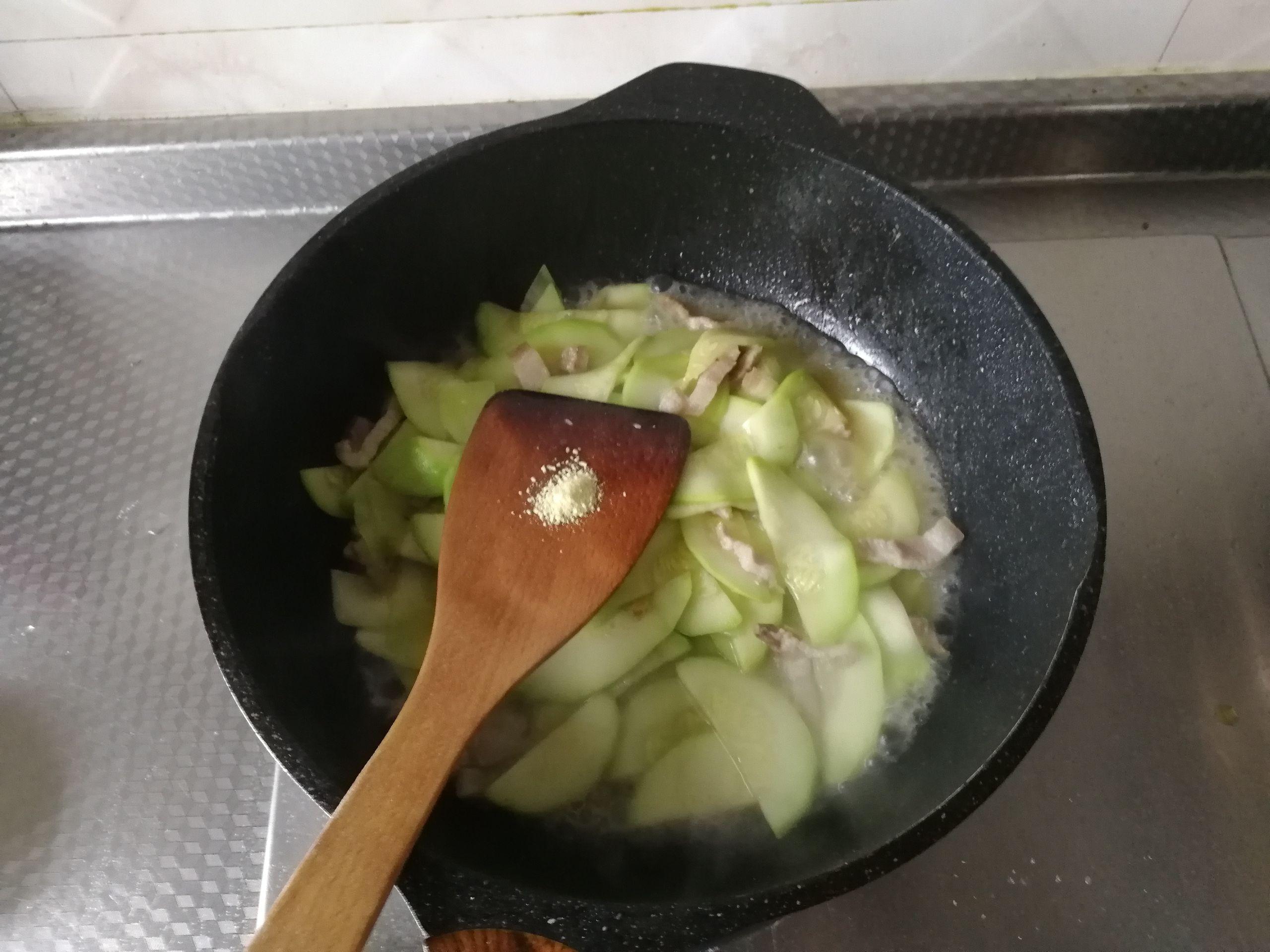 西葫蘆清炒肉絲的做法-咸鮮味炒菜譜