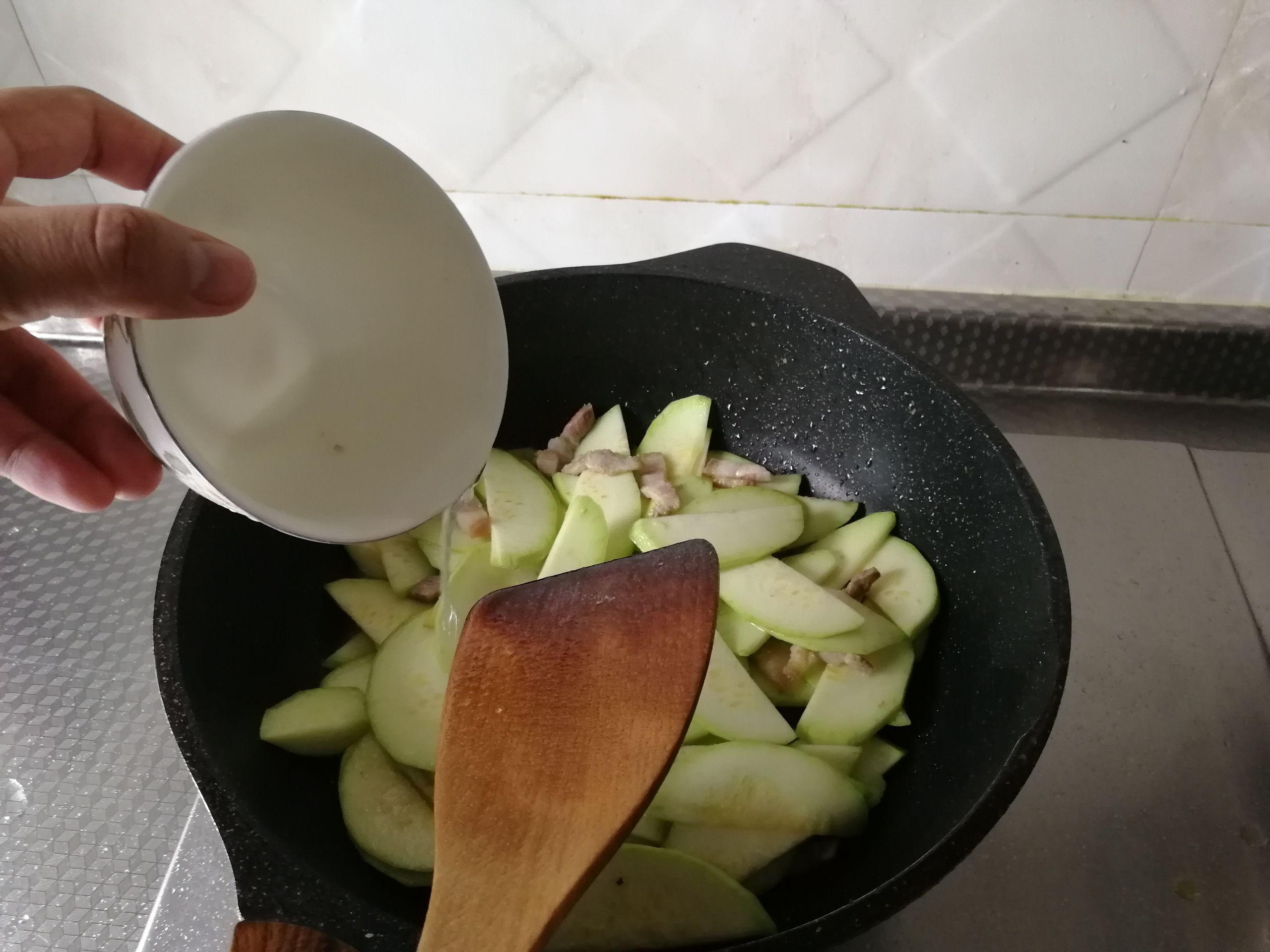 西葫蘆清炒肉絲的做法-咸鮮味炒菜譜