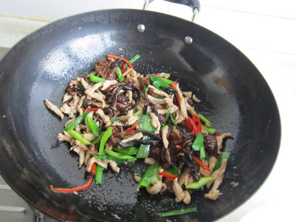 榛蘑炒肉的做法-家常味炒菜譜