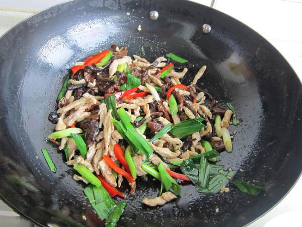 榛蘑炒肉的做法-家常味炒菜譜