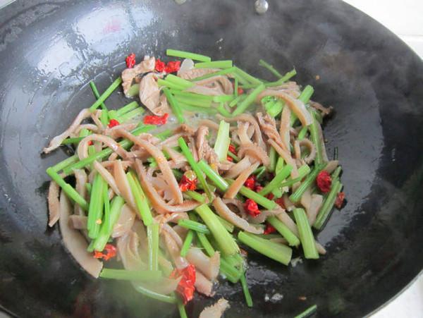 毛芹菜炒羊肚的做法-香辣味炒菜譜-易網健康養生網 毛芹菜炒羊肚的做法-香辣味炒菜譜
