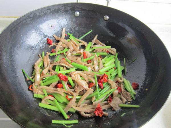 毛芹菜炒羊肚的做法-香辣味炒菜譜-易網健康養生網 毛芹菜炒羊肚的做法-香辣味炒菜譜