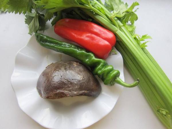 芹菜炒豬肝的做法-家常味炒菜譜